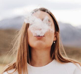 Umstrittene E-Zigarette «Juul» kommt in die Schweiz